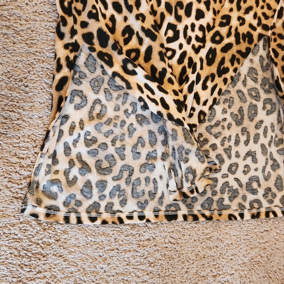 Victoria's Secret Pink Leopard Print T-Shirt Splits On The Side Size Small - Picture 4 of 9